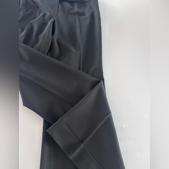 Cuffed mid-rise black pants with a slight nylon finish - Picture 5 of 6